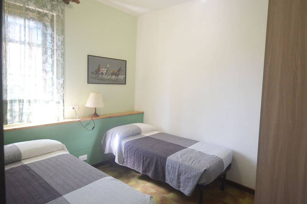 Schönes Ferienhaus im Erdgeschoss mit 3 Schlafzimmern, 2 Gärten und 1 Parkplatz in Comacchio, Ferrara Provinz