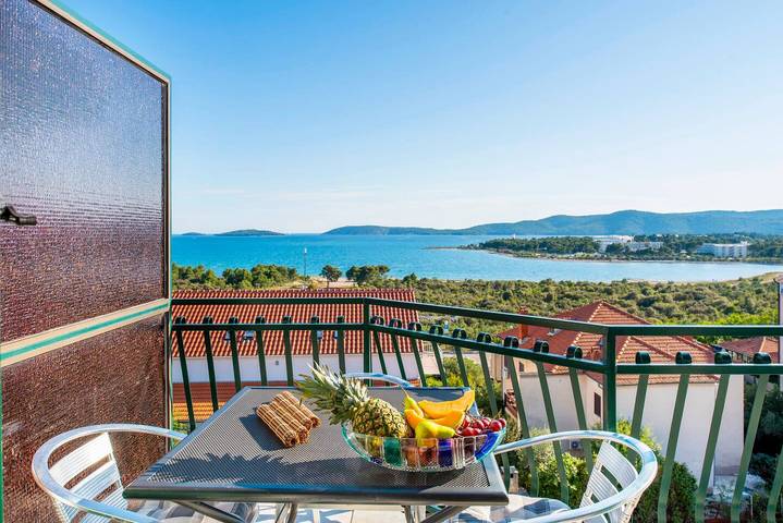 Apartament wakacyjny dla 2 osób, z balkon w Szybenik