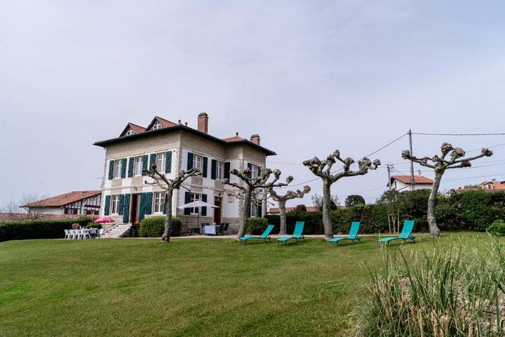 Location de vacances pour 12 personnes, avec piscine ainsi que vue et jardin, animaux acceptés dans Plage de l'Uhabia - 2
