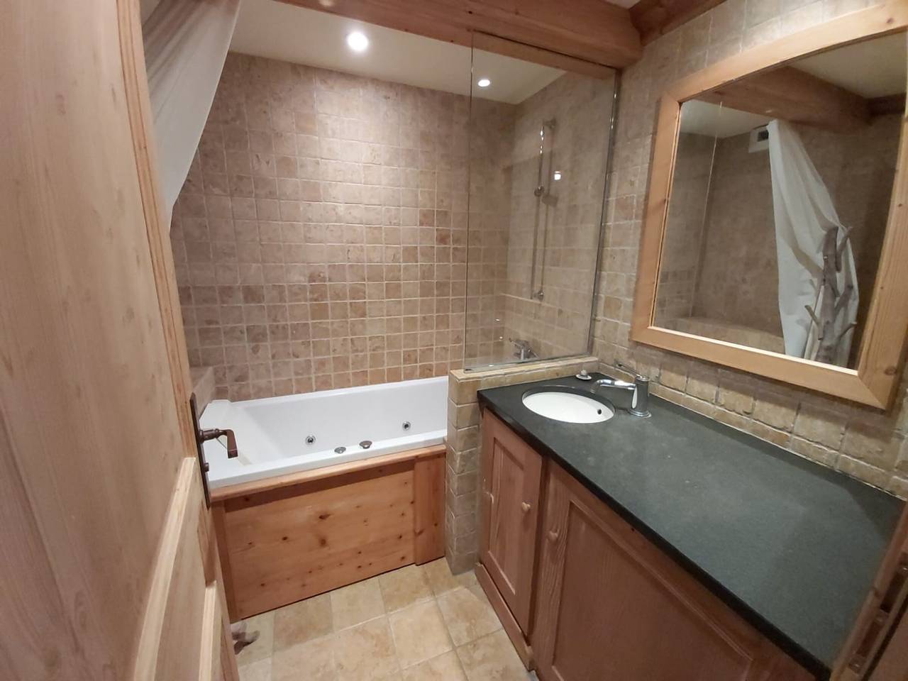 Ganze Wohnung, Komfortable Wohnung mit direktem Pistenzugang, Parkplatz und Blick auf Bellevarde in Val-d'Isère, Vanoise-Massiv