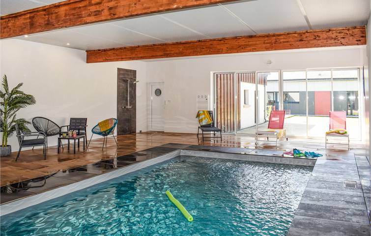 Apartamento de 105m² con piscina, jardín y aparcamiento, cerca del río Le Gouët in Le Vieux-Bourg, Côtes-d'Armor