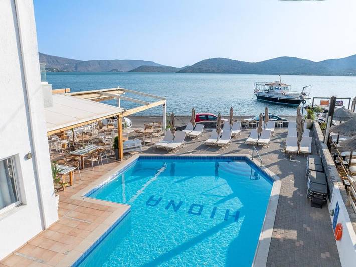 Apartment for 2 people, with pool and view as well as garden in Elounda