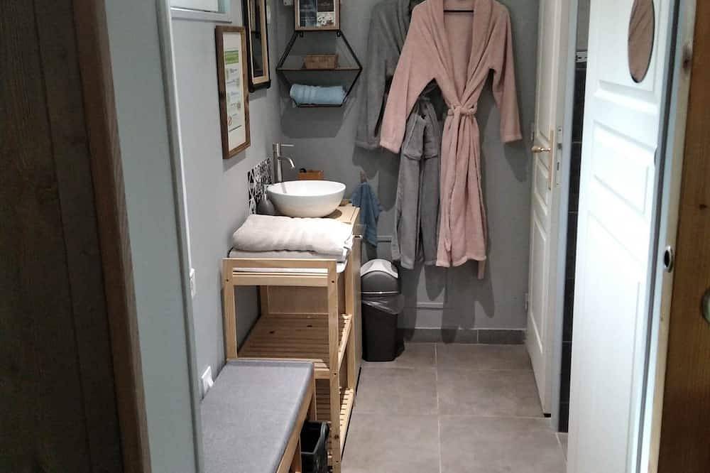 Les sens des bois nuit avec Jacuzzi privé pour couple in Clerques, Région de Saint-Omer