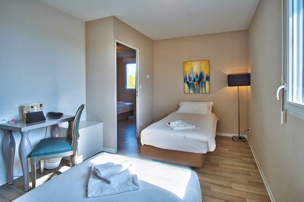 French Getaway in Trendy Town! 3 Convenient Units, Free Parking in Mouguerre, Bayonne region
