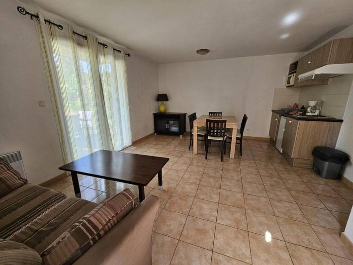 Appartement de vacances pour 6 personnes, avec jardin ainsi que terrasse et piscine, animaux acceptés