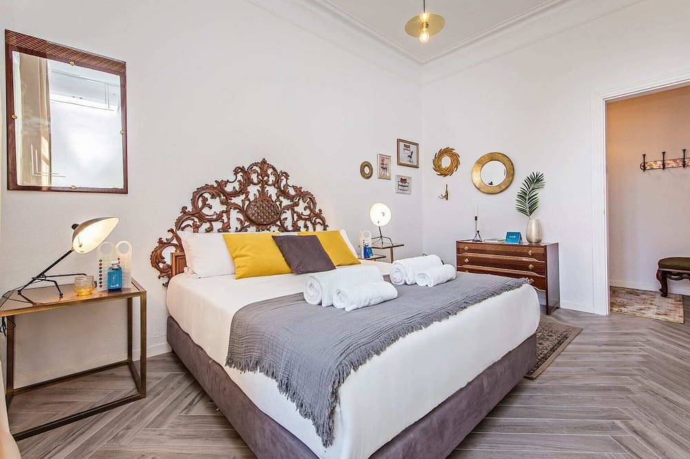 Entire apartment, Sweett | Urgell - Three Bedroom Apartment, Sleeps 8 in Barcelona Centre, Barcelona