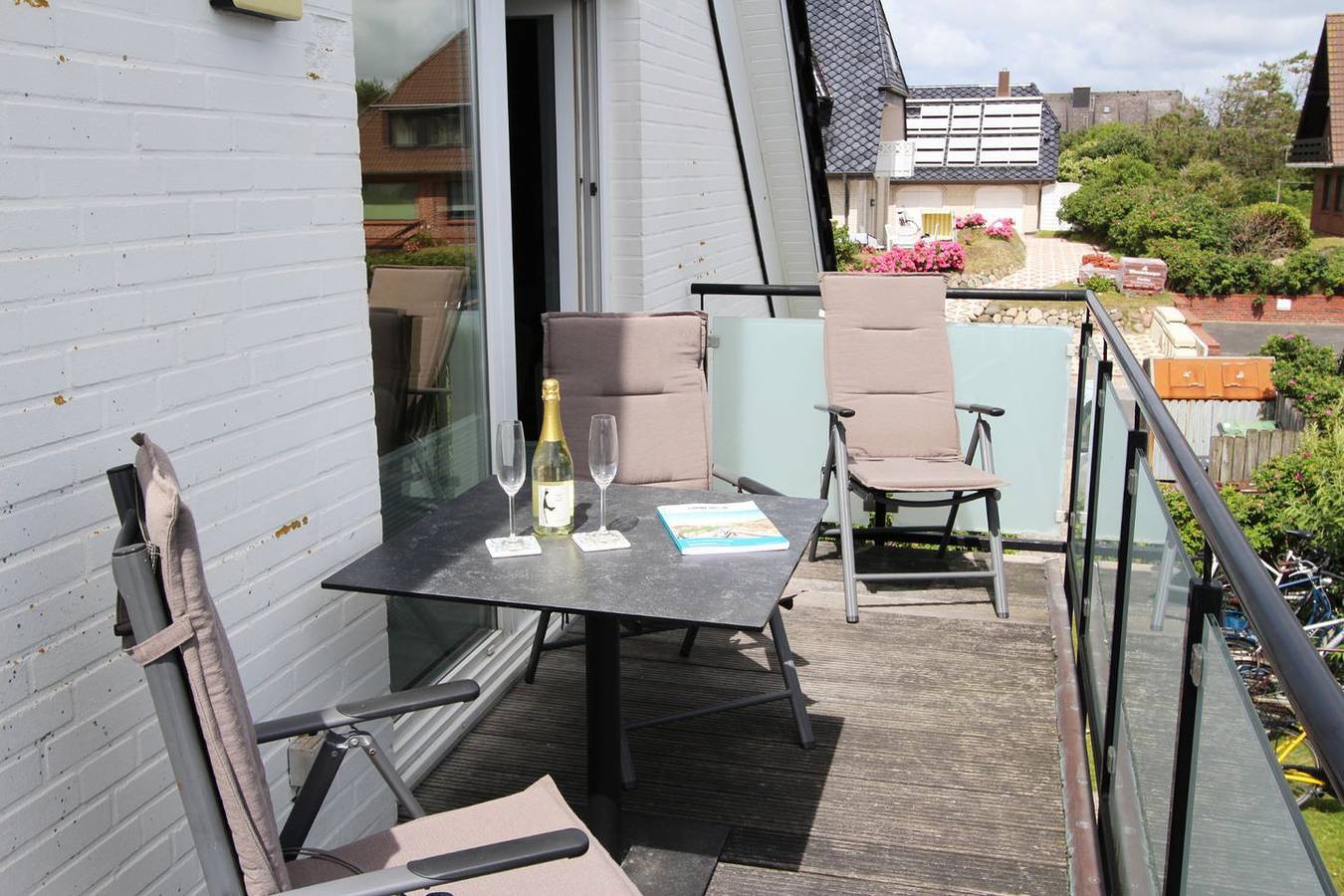 Ganze Wohnung, Modernes 2-Zimmer-Appartement in sehr guter Lage, Haustier auf Anfrage in Wenningstedt, Sylt