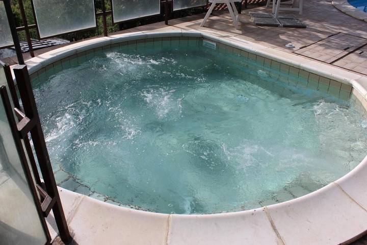 Location de vacances pour 11 personnes, avec jardin ainsi que piscine et jacuzzi, adapté aux familles à Piedimonte Etneo - 4