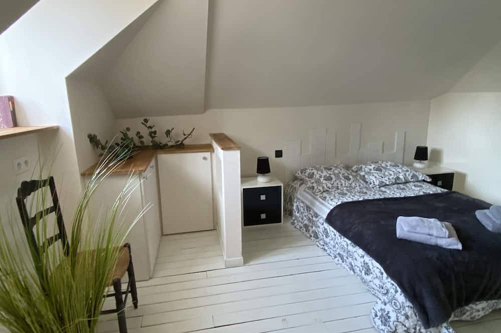 Entire apartment, Charming T3 apartment in the historic center of Dinan in Dinan, Dinan region