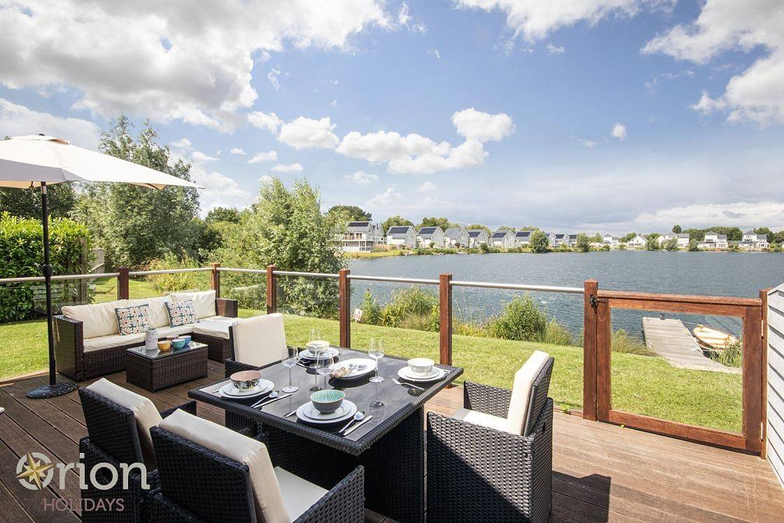 Summer Lake 32B, Meadowlark in Gloucestershire