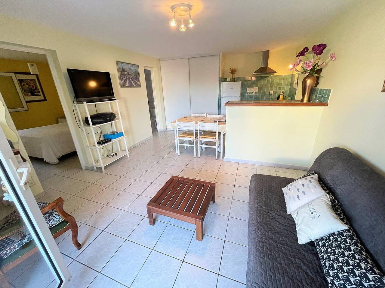 Appartement de vacances entier, Bas de villa, 2 chambres,terrasse et jardin, barbecue, tout à pied in Saint-Mandrier-sur-Mer, Région de Toulon