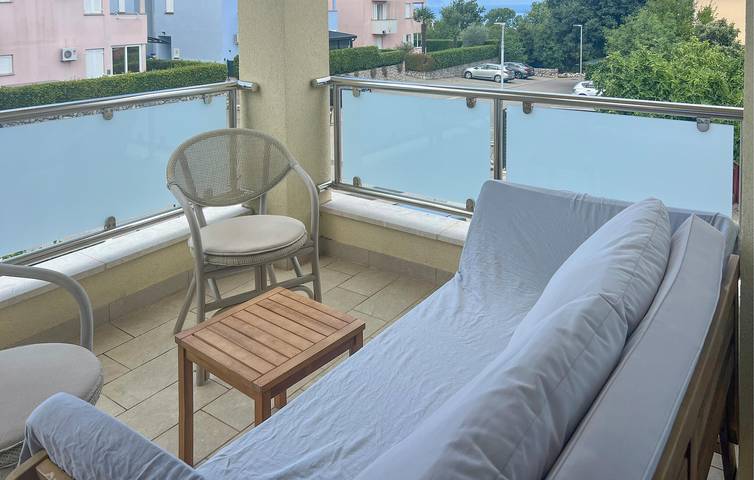 Ferienwohnung für 3 Personen, mit Garten und Terrasse, kinderfreundlich in Malinska