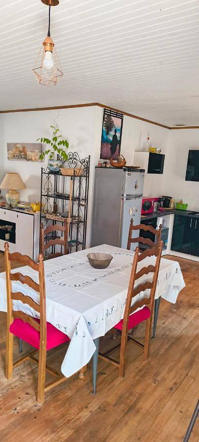 Gîte pour 7 personnes, avec terrasse et vue, animaux acceptés à La Tour-sur-Orb