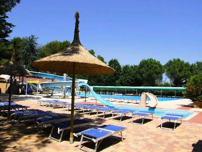 Camping per 4 persone, con Terrazza e Piscina in Umbria