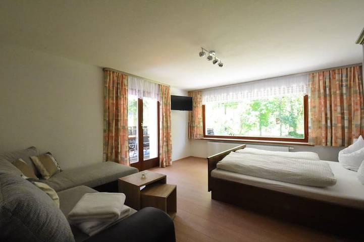 Location de vacances pour 14 personnes, avec balcon et jardin dans Partenen - 2