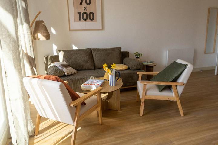 Appart’hôtel pour 4 personnes, avec vue et jardin ainsi que terrasse et piscine, animaux acceptés