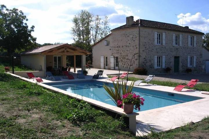 Location de vacances pour 14 personnes, avec jardin et terrasse à Lannes