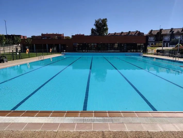 Apartamento de vacaciones para 6 personas, con terraza además de vistas y piscina - 1