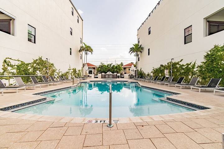 Vacation home for 8 people, with hot tub and pool as well as balcony in Clearwater Beach