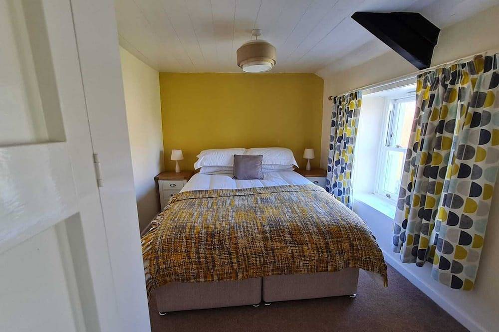 Cornish Cottage with large enclosed garden, close to Beaches in Portscatho, Cornwall