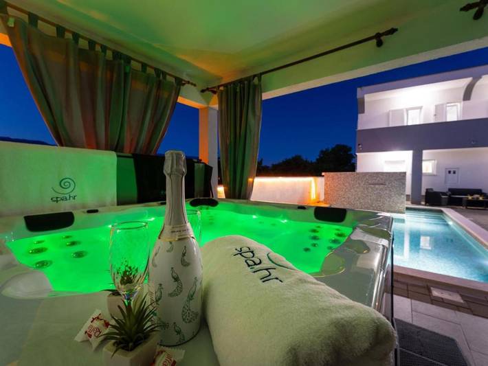 Ferienhaus für 8 Personen, mit Terrasse und Garten, mit Haustier in Razanac - 4