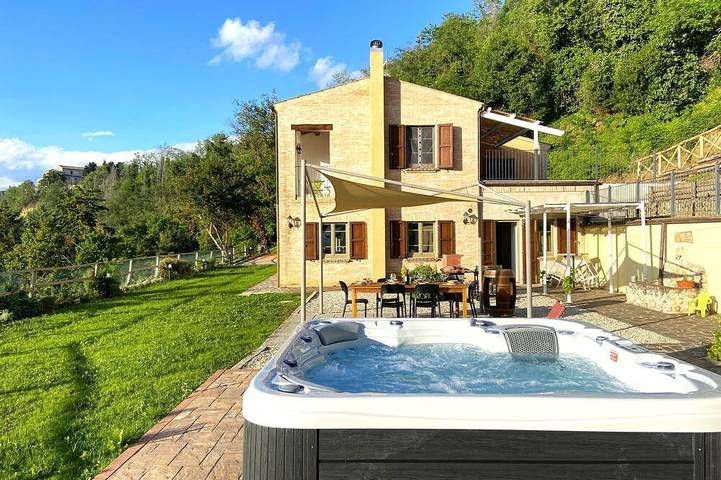 Ferienhaus für 14 Personen, mit Balkon und Garten - 1