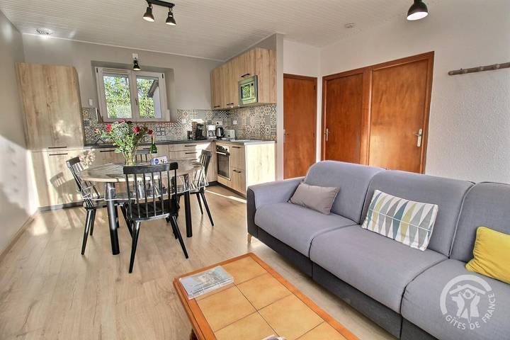 Gîte pour 4 personnes, avec terrasse et jardin