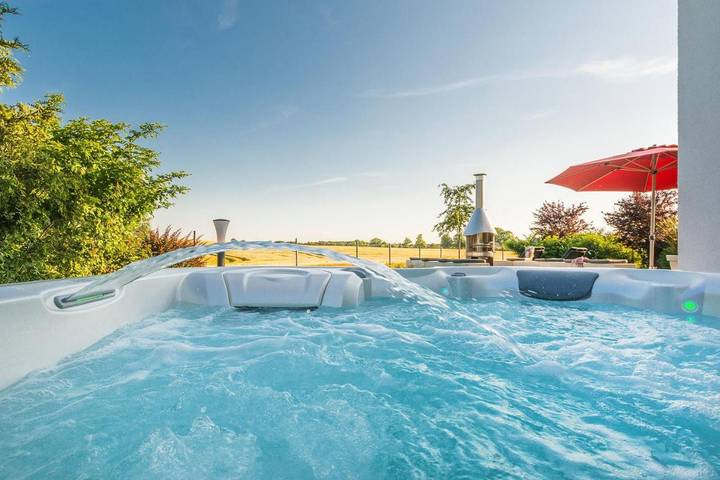Ferienhaus für 9 Personen, mit Pool und Sauna sowie Garten und Ausblick, mit Haustier in Göhren-Lebbin - 2