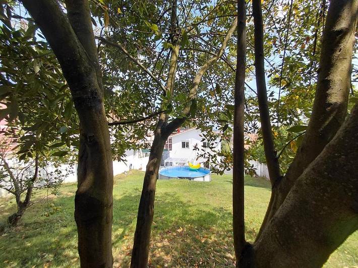 Apartamento para 6 personas, con terraza además de piscina y jardín, Se admiten mascotas en El Astillero