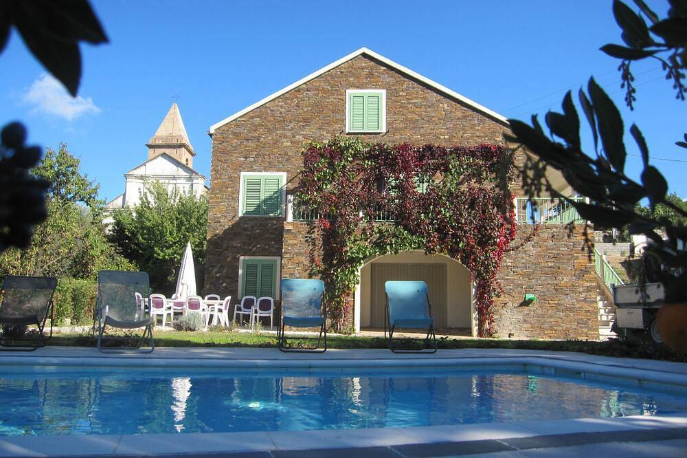 Villa avec piscine privée de 6 à 8 personnes - Entre mer et montagne in Rapale, Région de Calvi