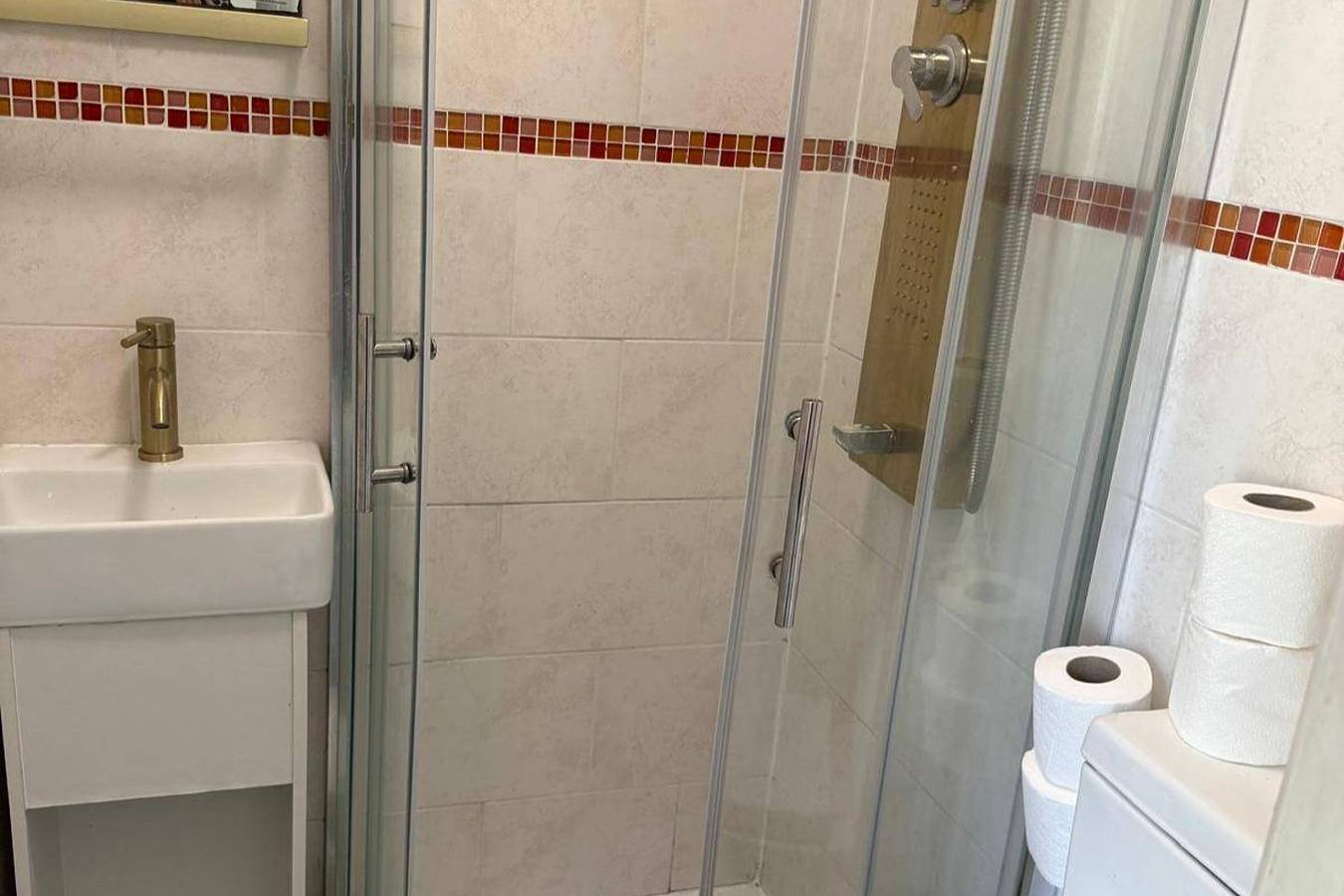 Estudio entero, Studio - Parking - Garden - Wifi - Sleeps 2 in King's Hedges Ward, Cambridge