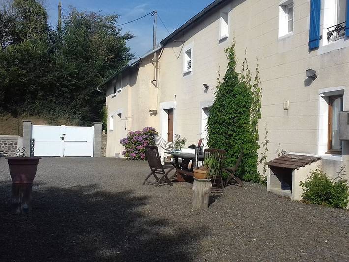 Chambre d’hôte pour 2 personnes, avec Jardin à Gavray