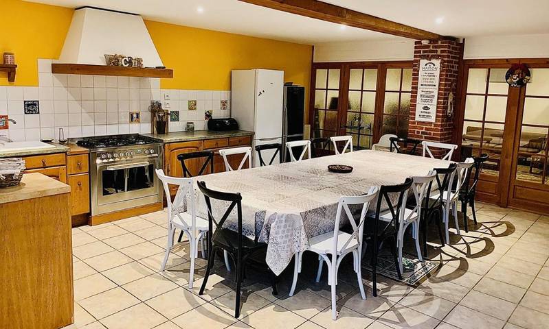 Location de vacances pour 15 personnes, avec vue ainsi que jardin et piscine à Marcollin - 2