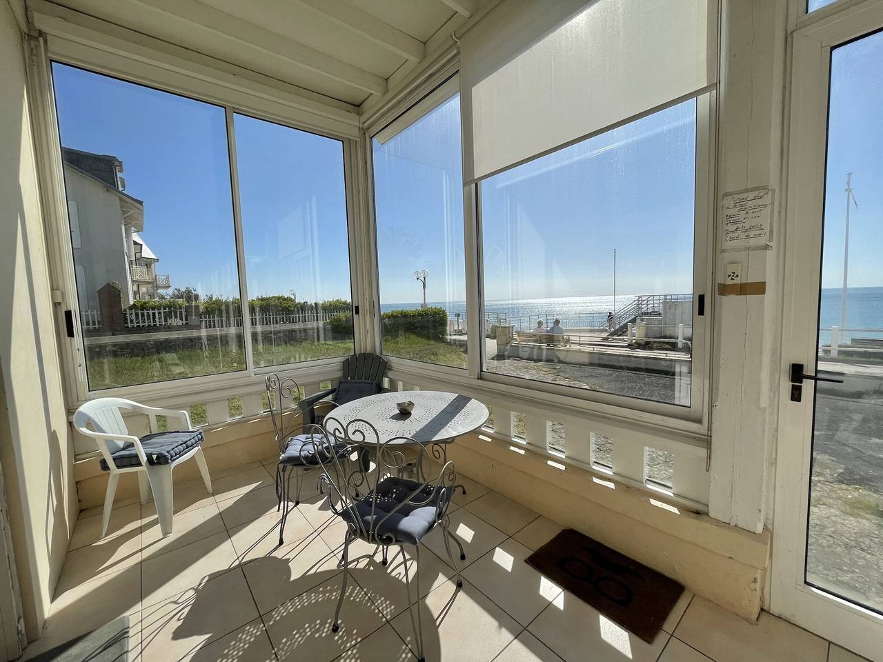 Appartement entier, Appartement en duplex à 50m de la plage avec jardin privatif et proche commerces à Jullouville in Jullouville, Côte de la Déroute