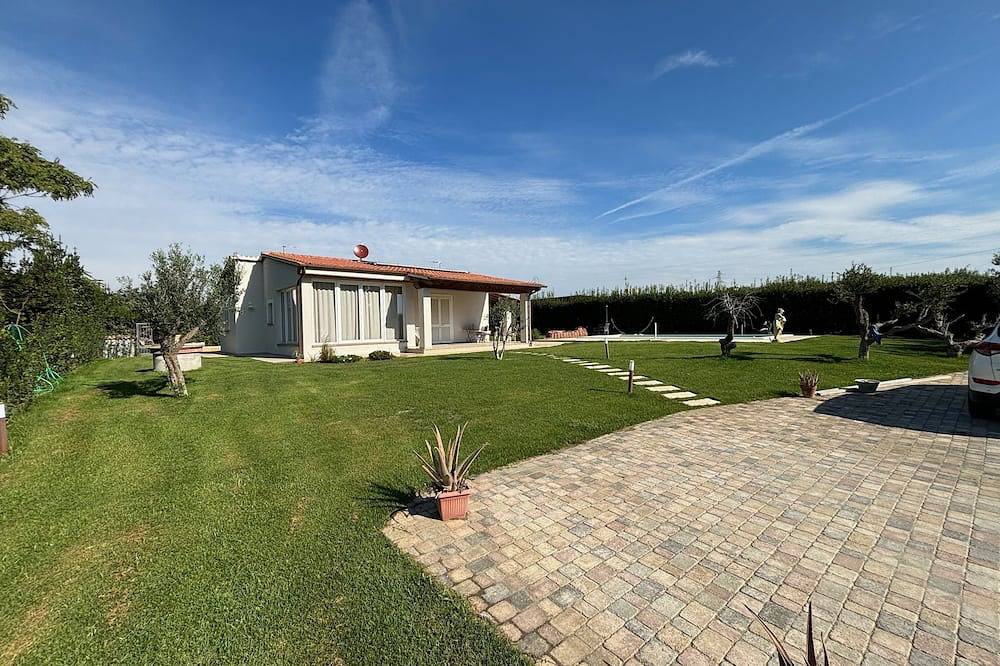 Wonderfull charming house for one family with huge garden and private pool in Cecina (desambiguación), Costa Etrusca