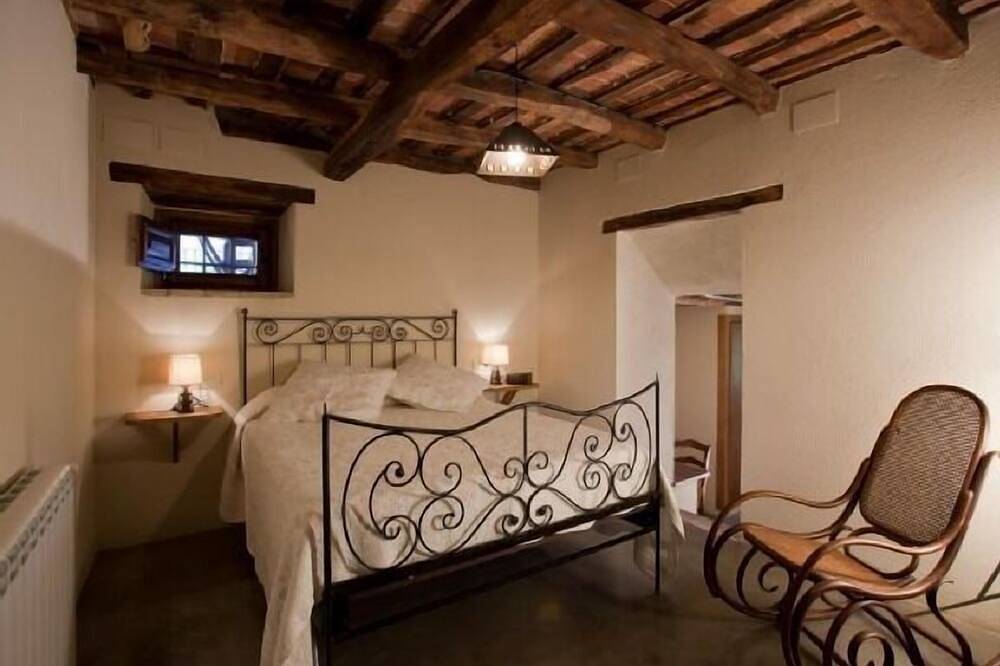 Self catering Mas Quintana de Ciuret for 16 people in Vidrà, Catalan Pyrenees