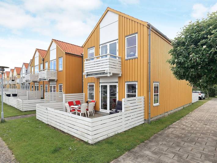 Ferieleilighet for 4 personer, med terrasse, barnevennlig i Langeland