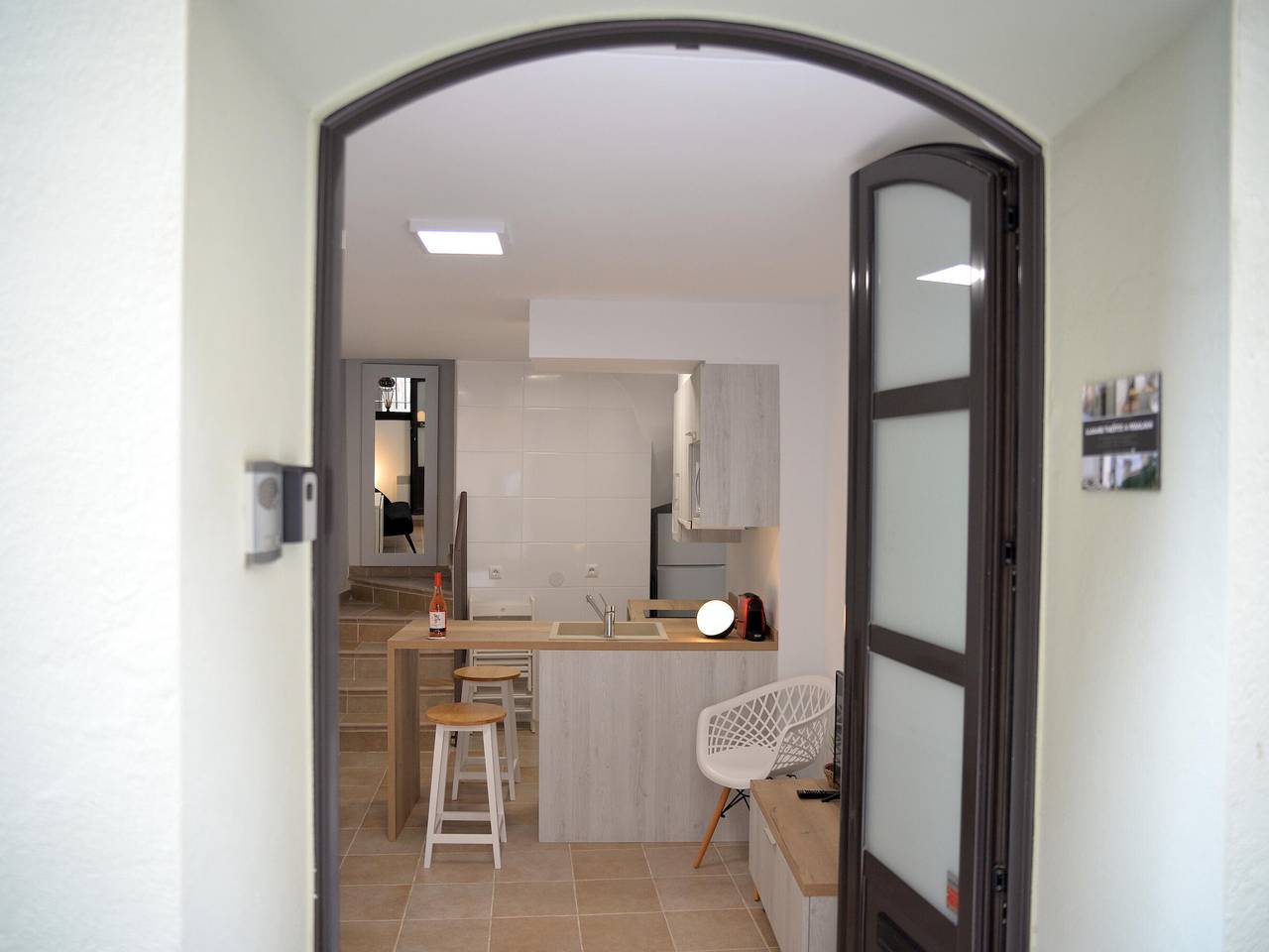 Entire apartment, Charming Village House in Central Peralada with Modern Amenities in Peralada, Upper Empordà