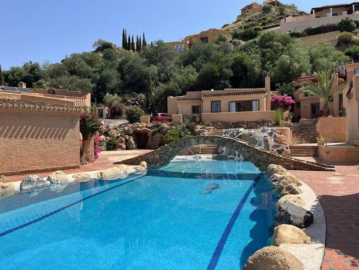 Chalet para 4 personas, con jardín además de piscina y vistas - 1