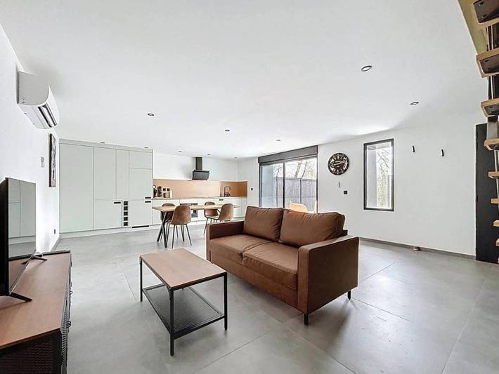 Location de vacances pour 4 personnes, avec jardin et terrasse à Loyettes