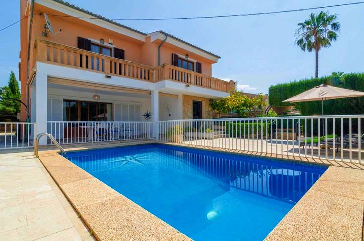Finca für 8 Personen, mit Balkon und Terrasse sowie Pool und Ausblick in Cala Millor