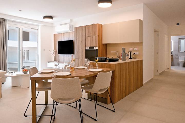 Appartamento intero, Modern Seaside Apart in Marsalforn - 5E in Marsalforn, Zebbug