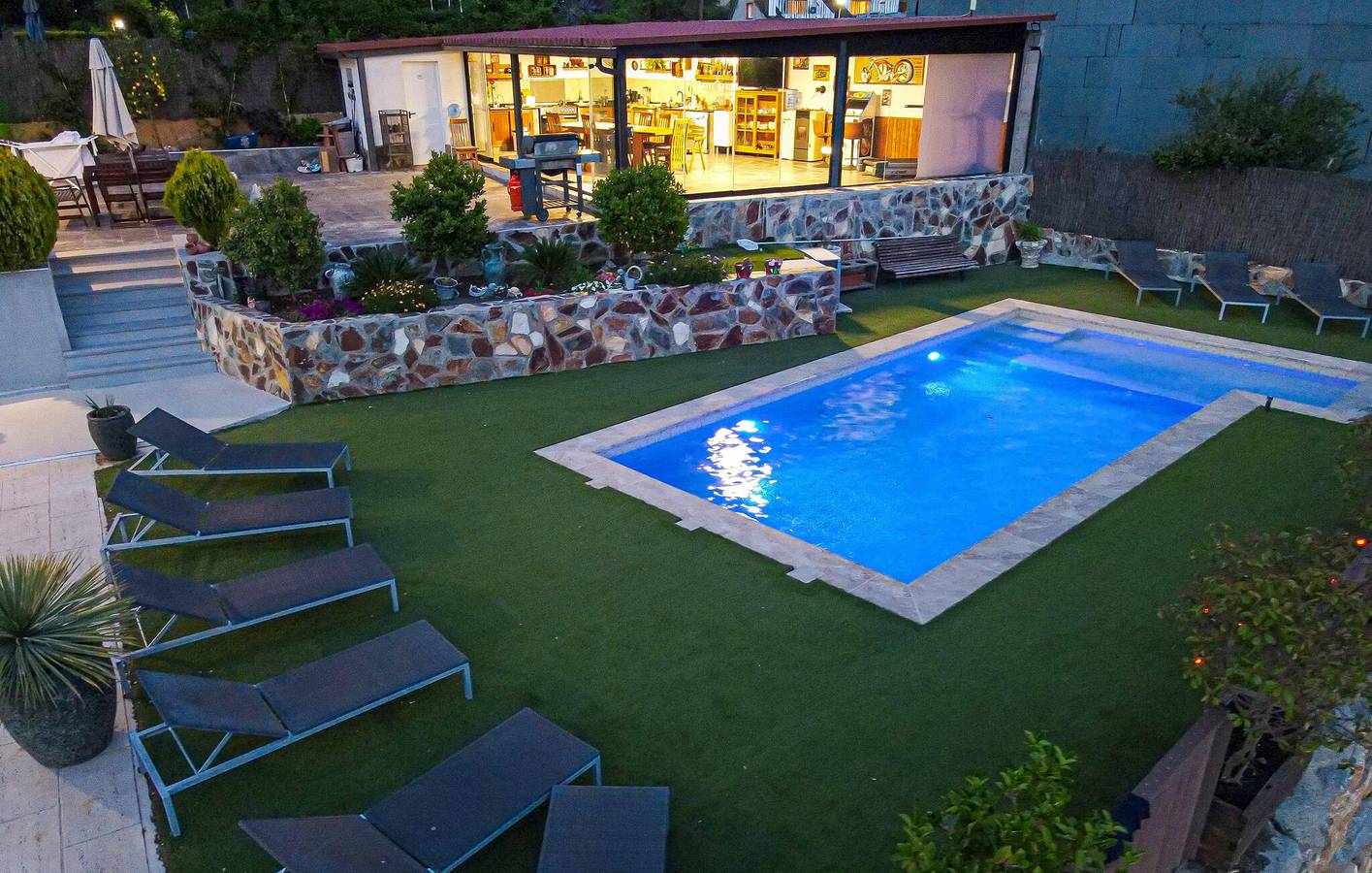 Ruime woning op 1,5 km van het strand: inclusief wifi, zwembad, parkeerplaats en airconditioning! in Central Lloret de Mar, Lloret de Mar