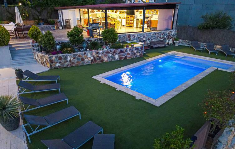 Vakantiehuis voor 10 personen, with tuin and zwembad as well as terras, met huisdier - 1