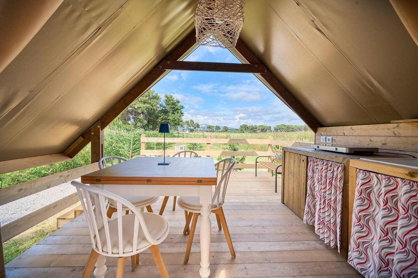 Glamping 'Tenda Safari Vicino Al Mare' met gedeelde tuin, Wifi en airconditioning, foto 15