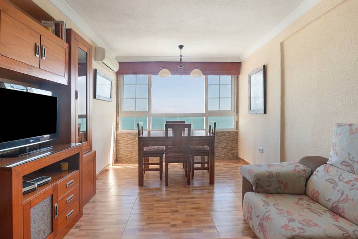Ganze Wohnung, Apartment in erster Strandreihe mit herrlichem Blick auf die Bucht von Málaga in Carretera de Cádiz, Malaga