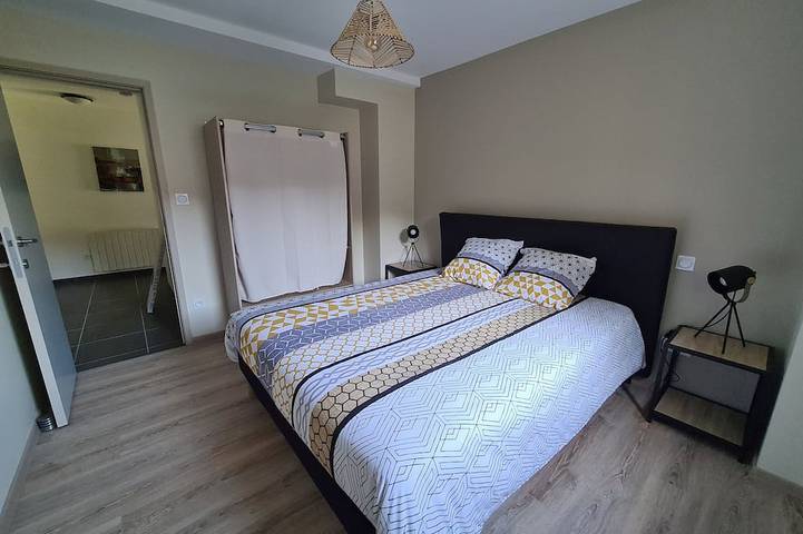 Gîte pour 4 personnes, avec terrasse ainsi que jardin et piscine à Saint-Léon-sur-Vézère - 3