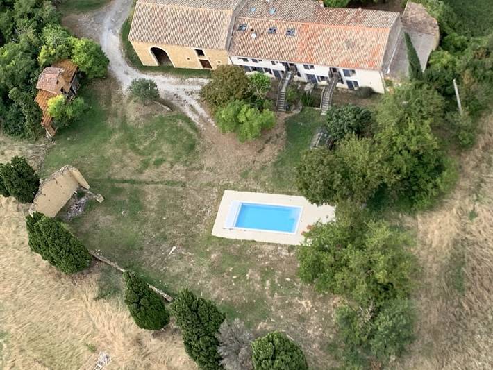Cottage pour 2 personnes, avec piscine et jardin à Villeneuve-la-Comptal