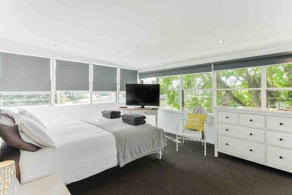 Beauty & the Beach - 4pm check out Sundays* in Rosebud, Mornington Peninsula