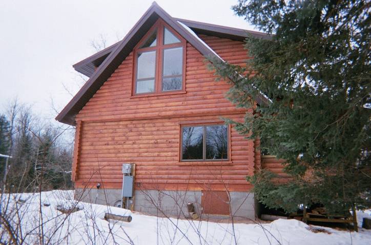 Log cabin for 8 people, with yard and terrace in Michigan